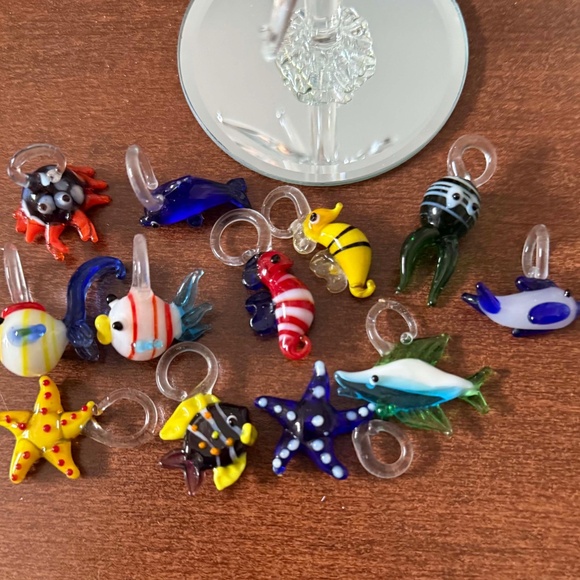 SEA CREATURES, 12 BLOWN CRYSTAL WITH 6 ¼ H x 2 ½ DIAMETER CRYSTAL TREE TO HANG - Picture 11 of 15
